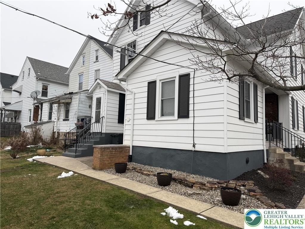 1403 Center St - Photo 2 of 16