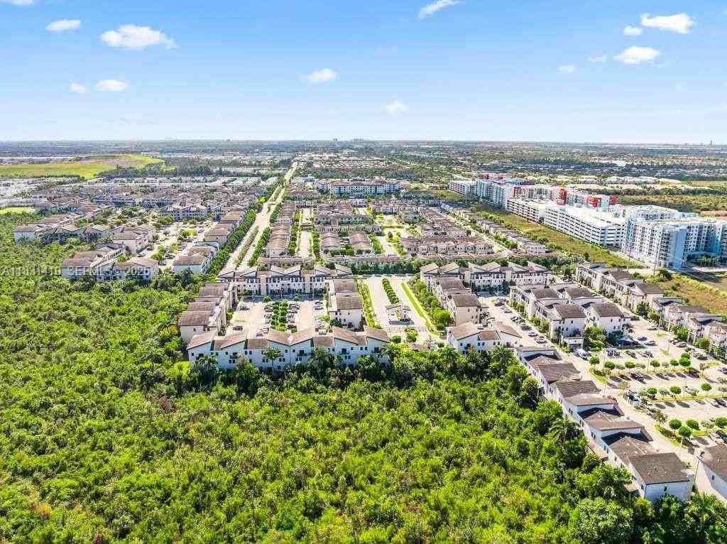 10419 Northwest 82nd Street #12 - Photo 2 of 31