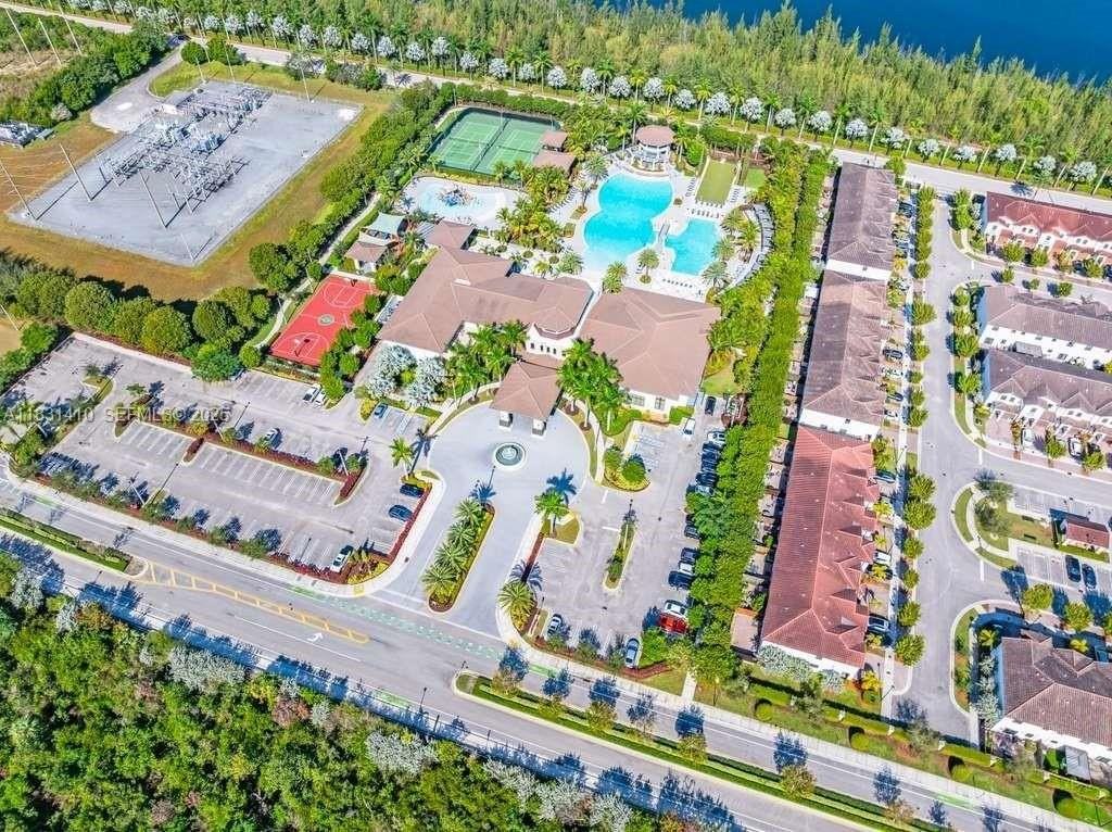 10419 Northwest 82nd Street #12 - Photo 3 of 31