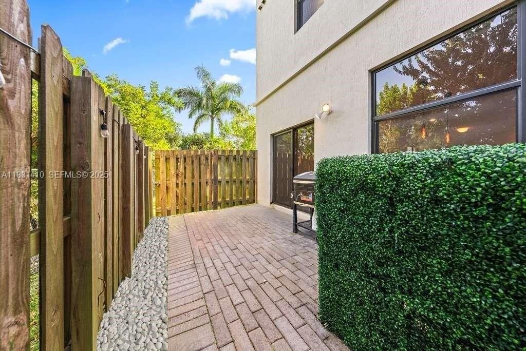 10419 Northwest 82nd Street #12 - Photo 7 of 31