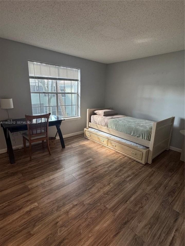 1165 Crystal Way #B - Photo 6 of 17