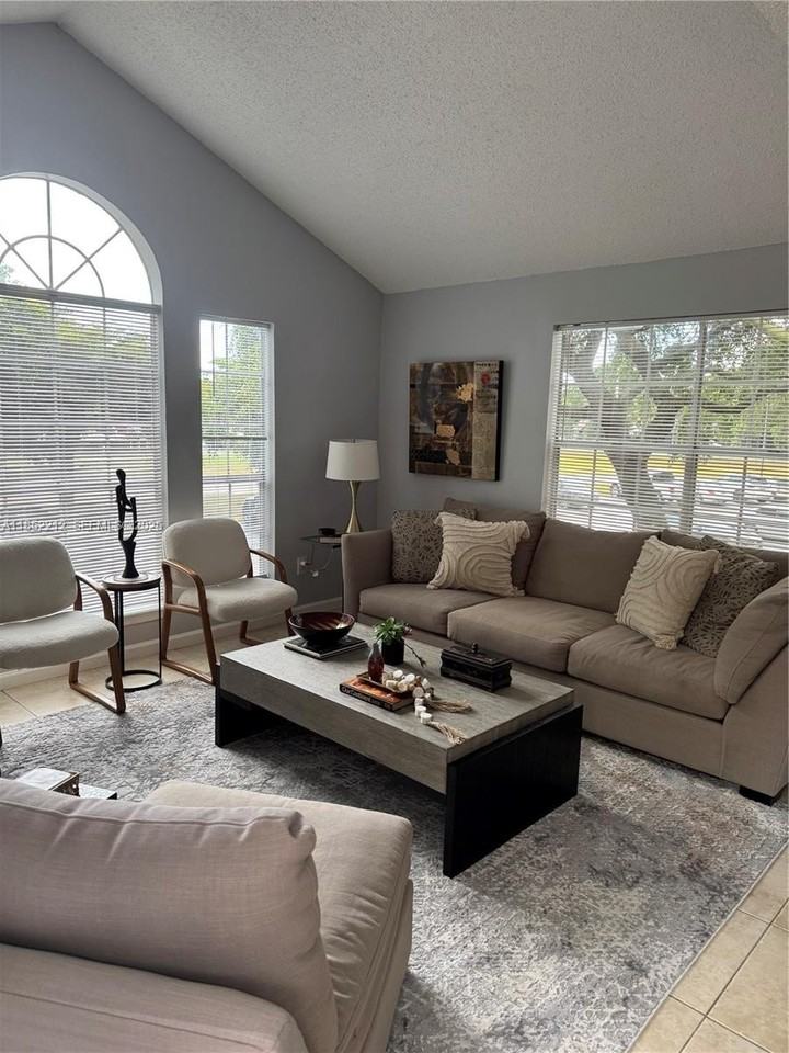 1165 Crystal Way #B - Photo 7 of 17