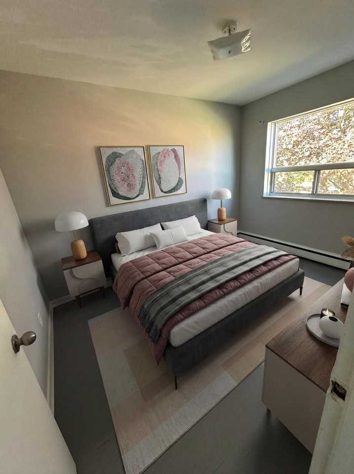 325 Saguenay Ave - Photo 4 of 8