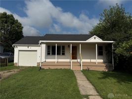 featured image of 1033 Victoria Avenue