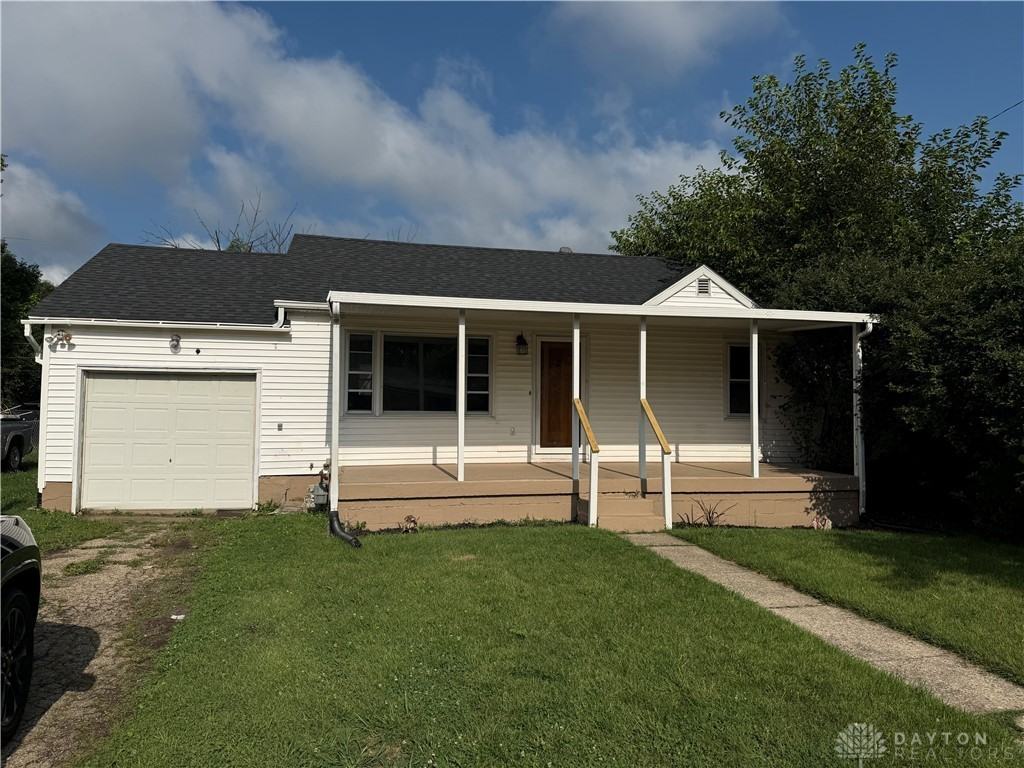 1033 Victoria Avenue - Photo 2 of 11