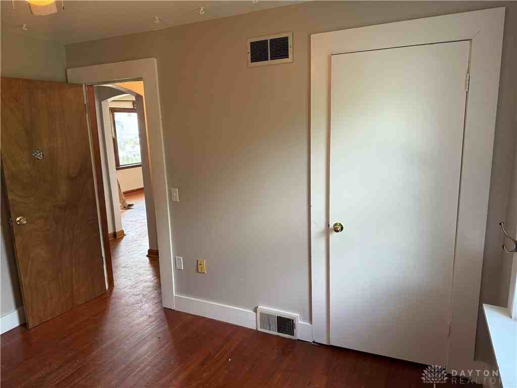 1033 Victoria Avenue - Photo 6 of 11