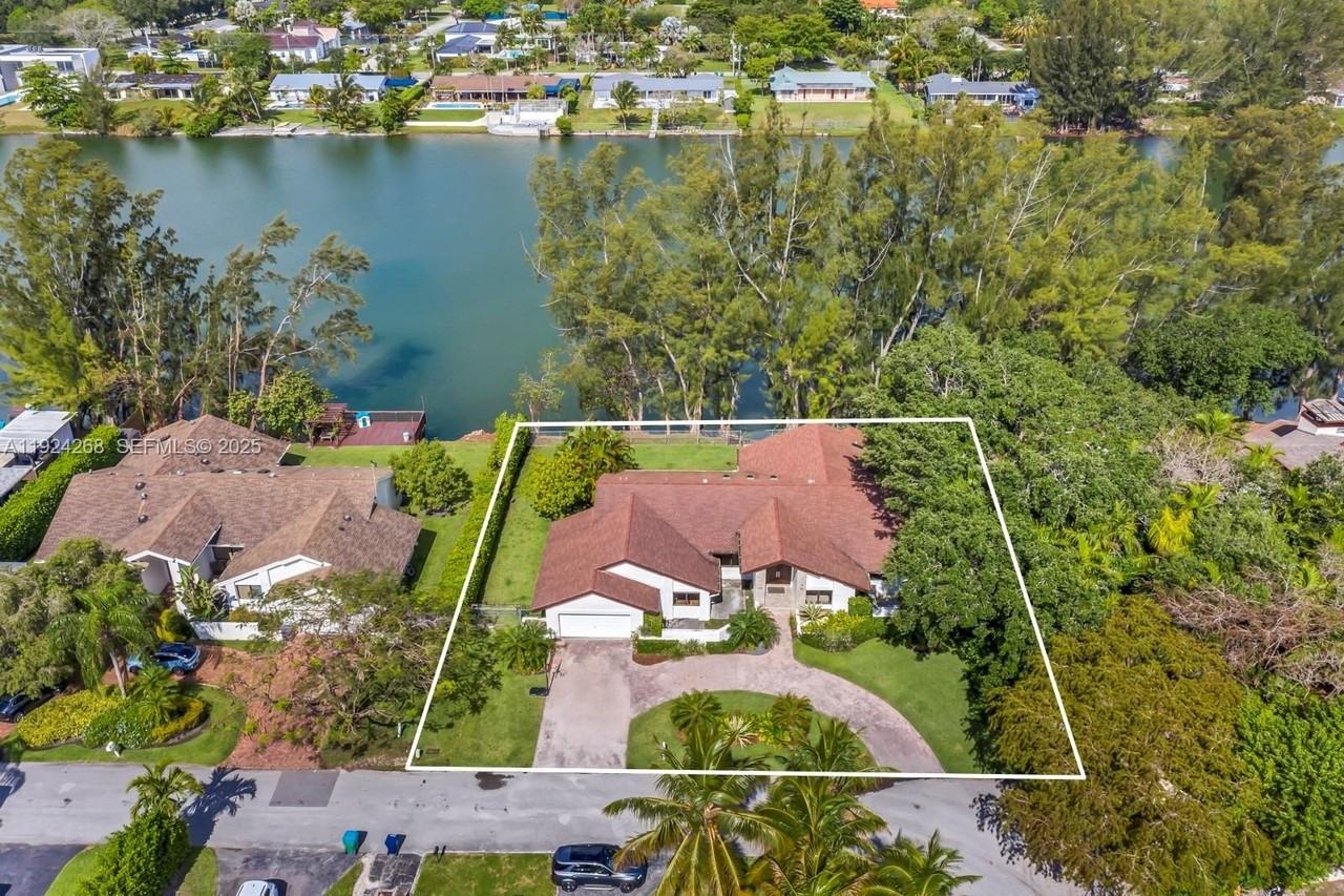 5800 Sw 73rd Ave - Photo 4 of 40