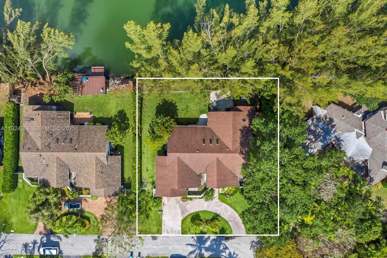 5800 Sw 73rd Ave - Photo 6 of 40