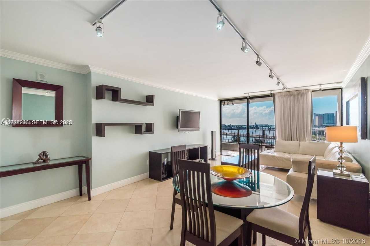 555 Ne 15th St #11J - Photo 3 of 12