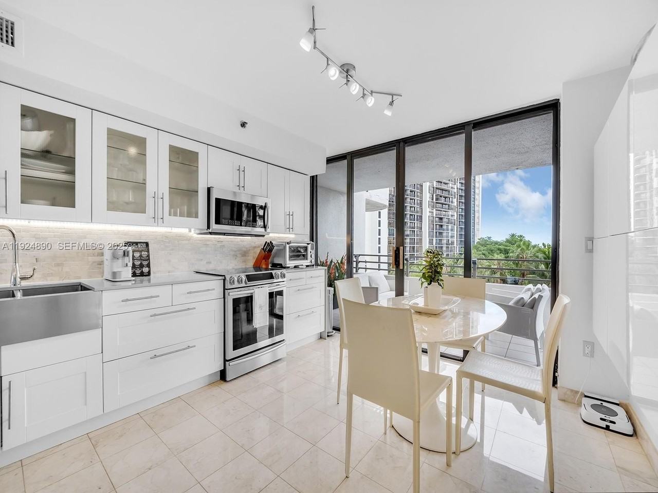 151 Se 15th Rd #501 - Photo 6 of 18