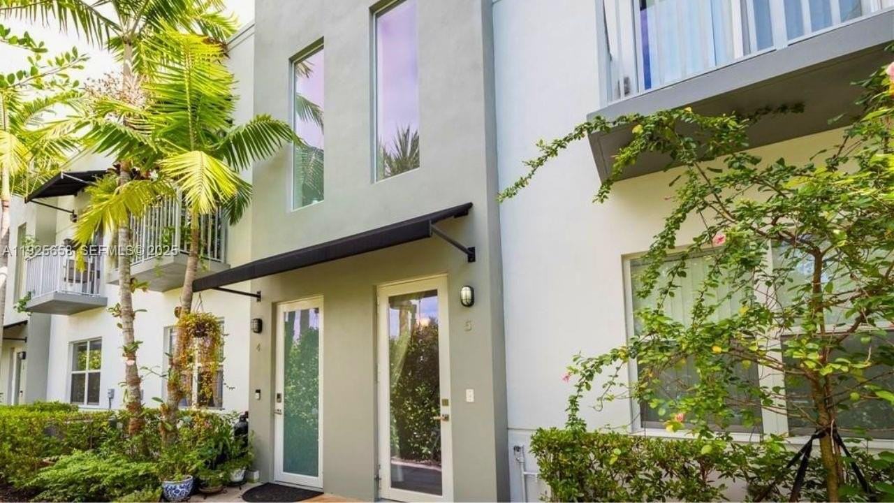 460 Ne 35th Ct #4 - Photo 2 of 18