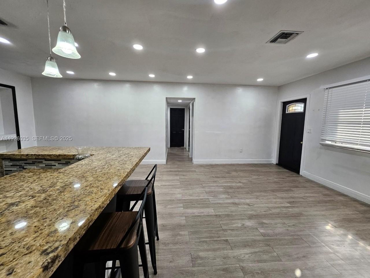 19601 Ne Miami Ct - Photo 7 of 27