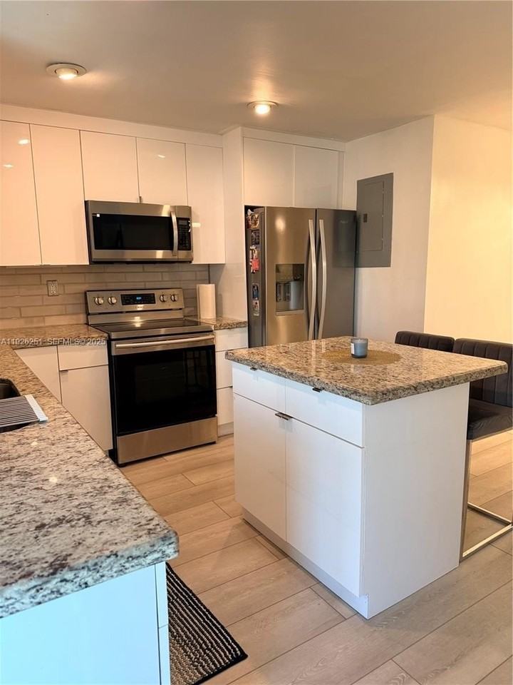 2310 N 70th Ave #2310 - Photo 3 of 32