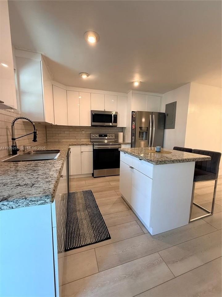 2310 N 70th Ave #2310 - Photo 6 of 32