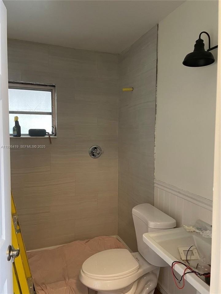 1644 Arthur St #1644 - Photo 5 of 20