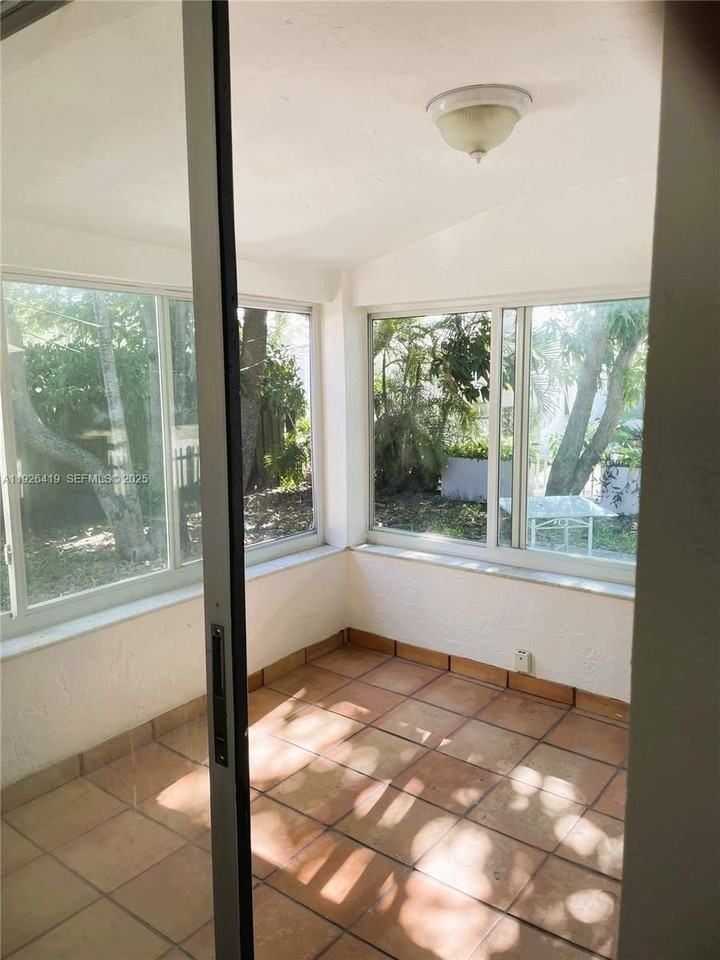 1644 Arthur St #1644 - Photo 7 of 20