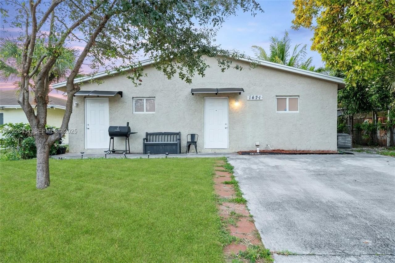 1472 Sw 44th Ave #1 - Photo 4 of 31