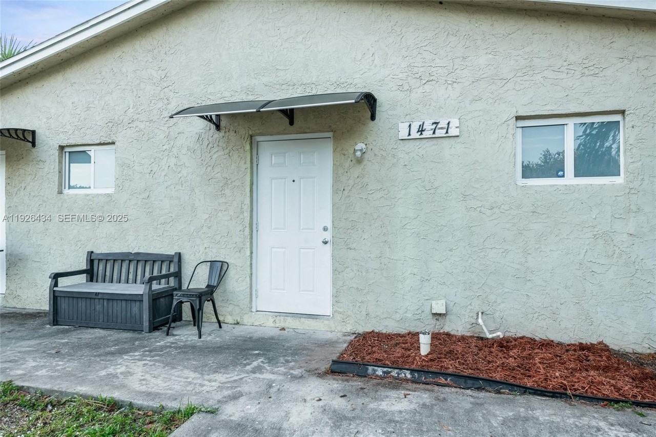 1472 Sw 44th Ave #1 - Photo 5 of 31