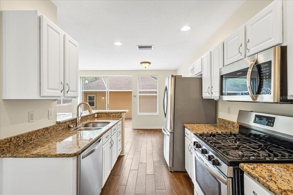 9526 W Park Village Dr - Photo 7 of 25