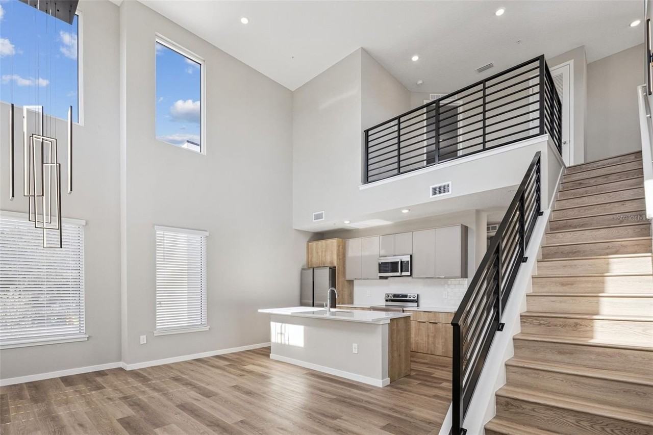544 N Bumby Ave #5 - Photo 6 of 26