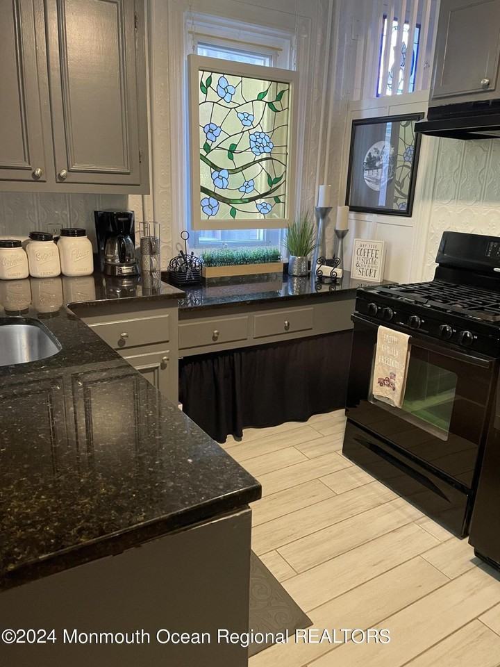 56 Heck Ave Unit 1/2 #1-2 - Photo 7 of 26