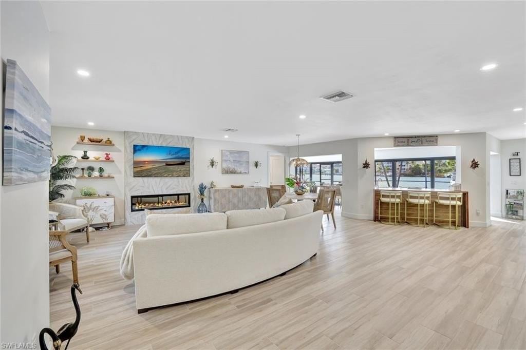 236 Lagoon Avenue - Photo 4 of 18