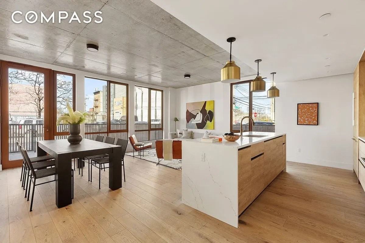 199 Conover Street - Photo 2 of 10