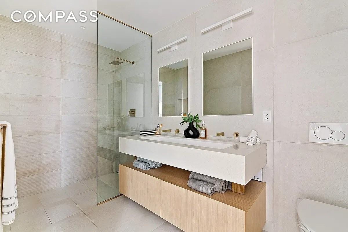 199 Conover Street - Photo 5 of 10