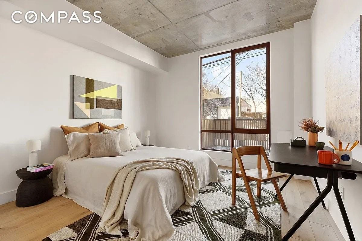 199 Conover Street - Photo 6 of 10