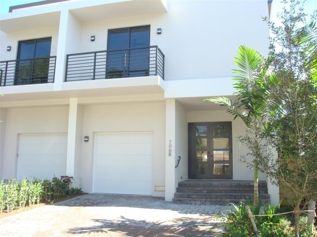 706 Sw 9th Ter #B - Photo 3 of 17