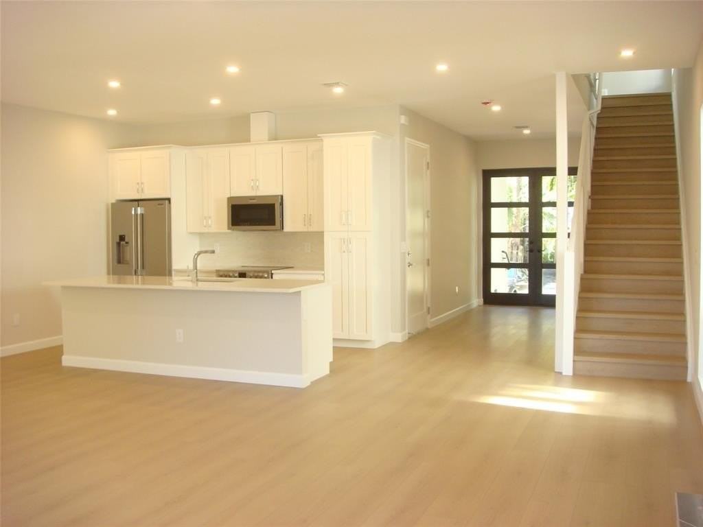 706 Sw 9th Ter #B - Photo 5 of 17