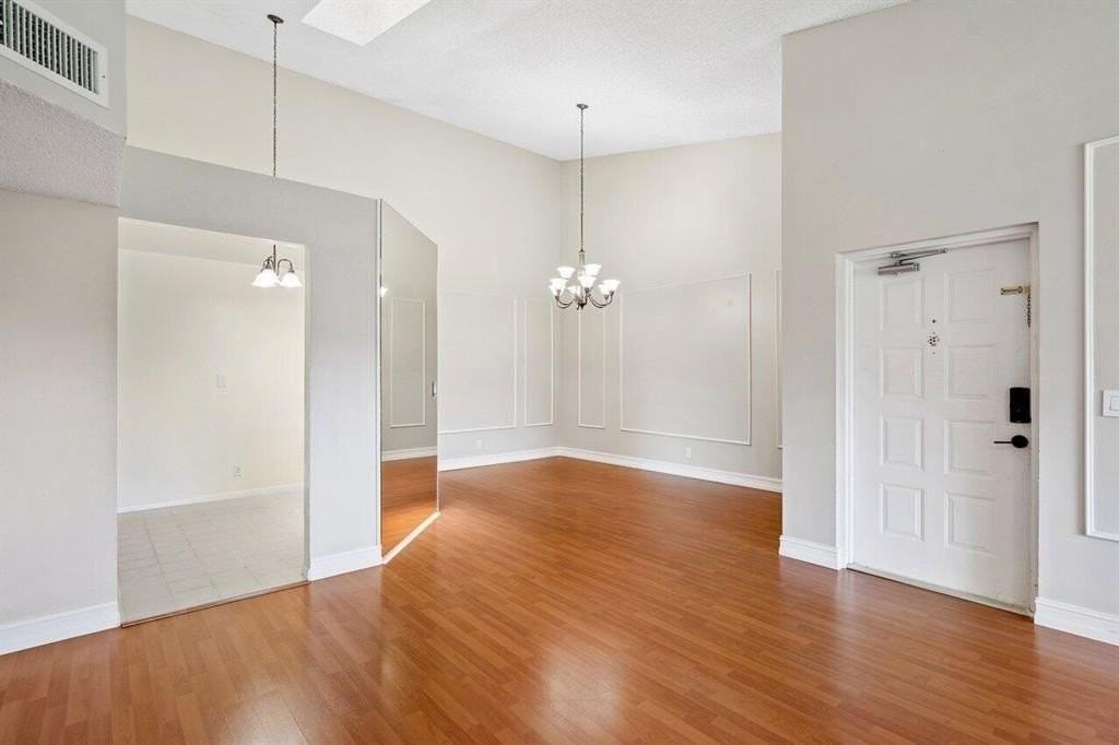 13770 Oneida Dr - Photo 4 of 39