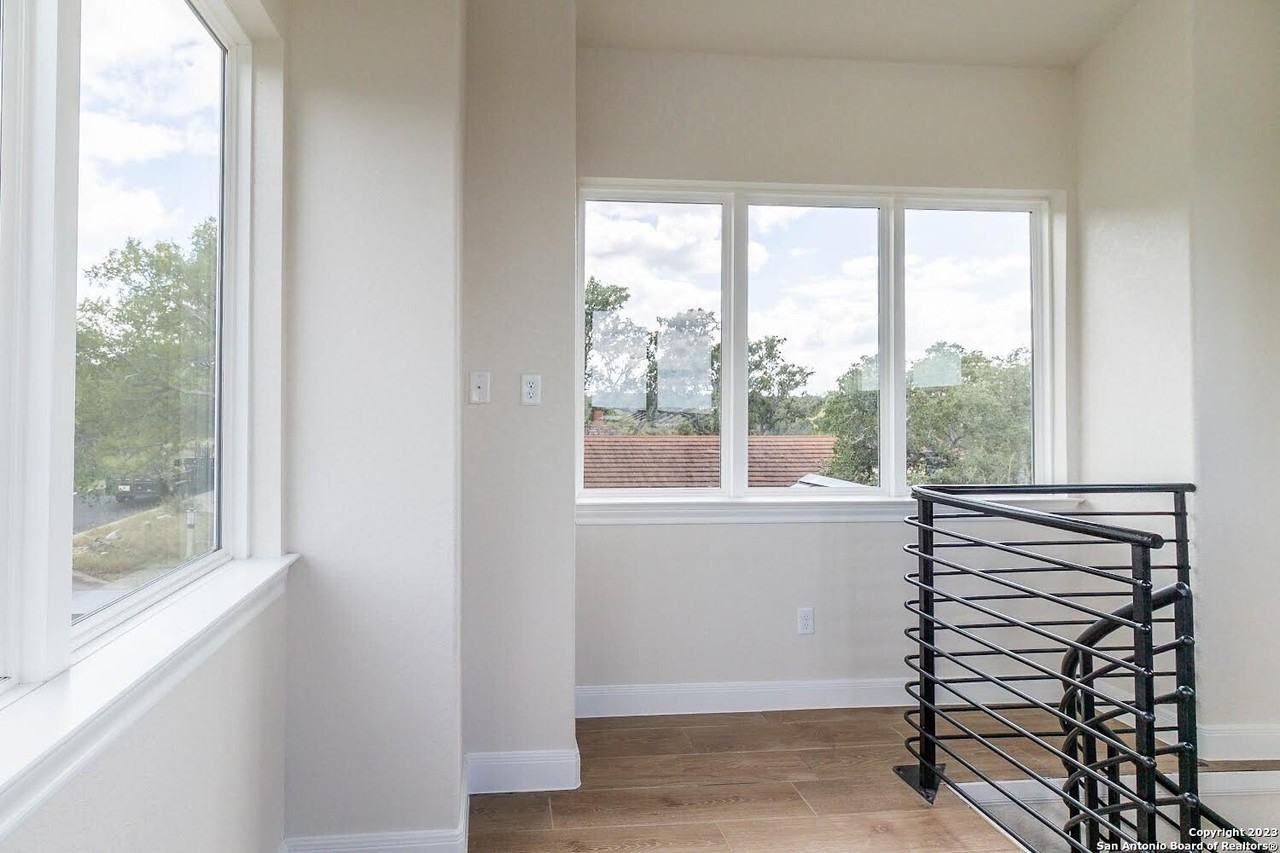 1406 Prospect - Photo 4 of 44