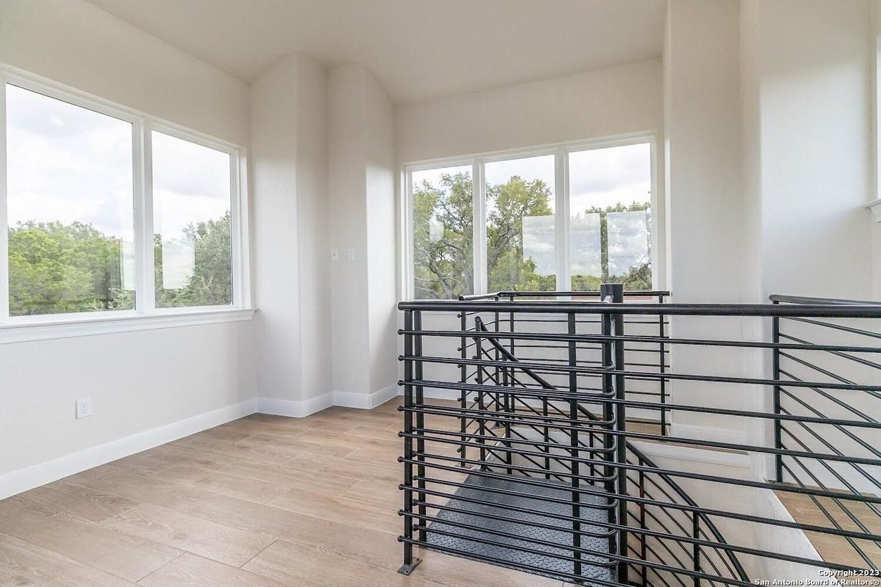 1406 Prospect - Photo 5 of 44