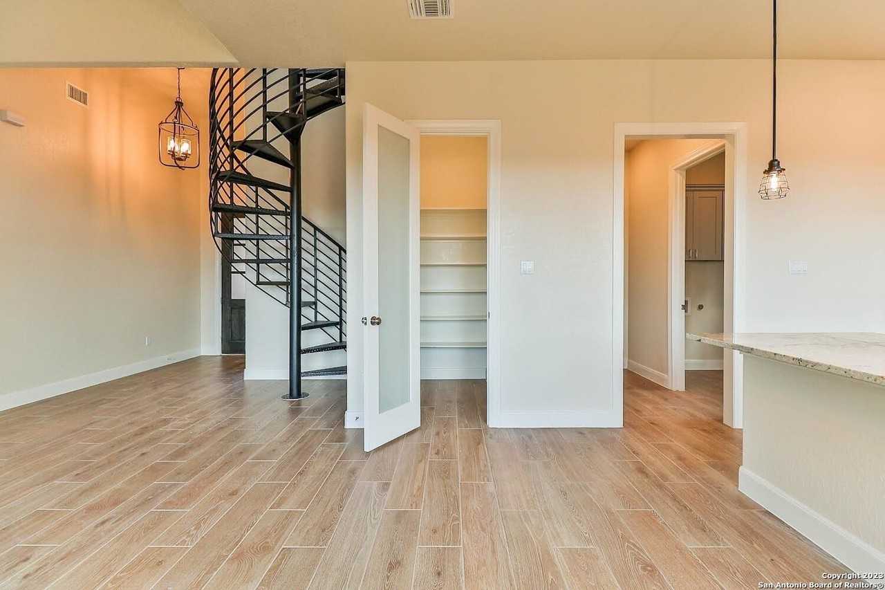 1406 Prospect - Photo 6 of 47