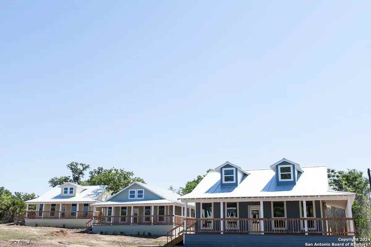 105 Ranch Road 473 - Photo 2 of 29