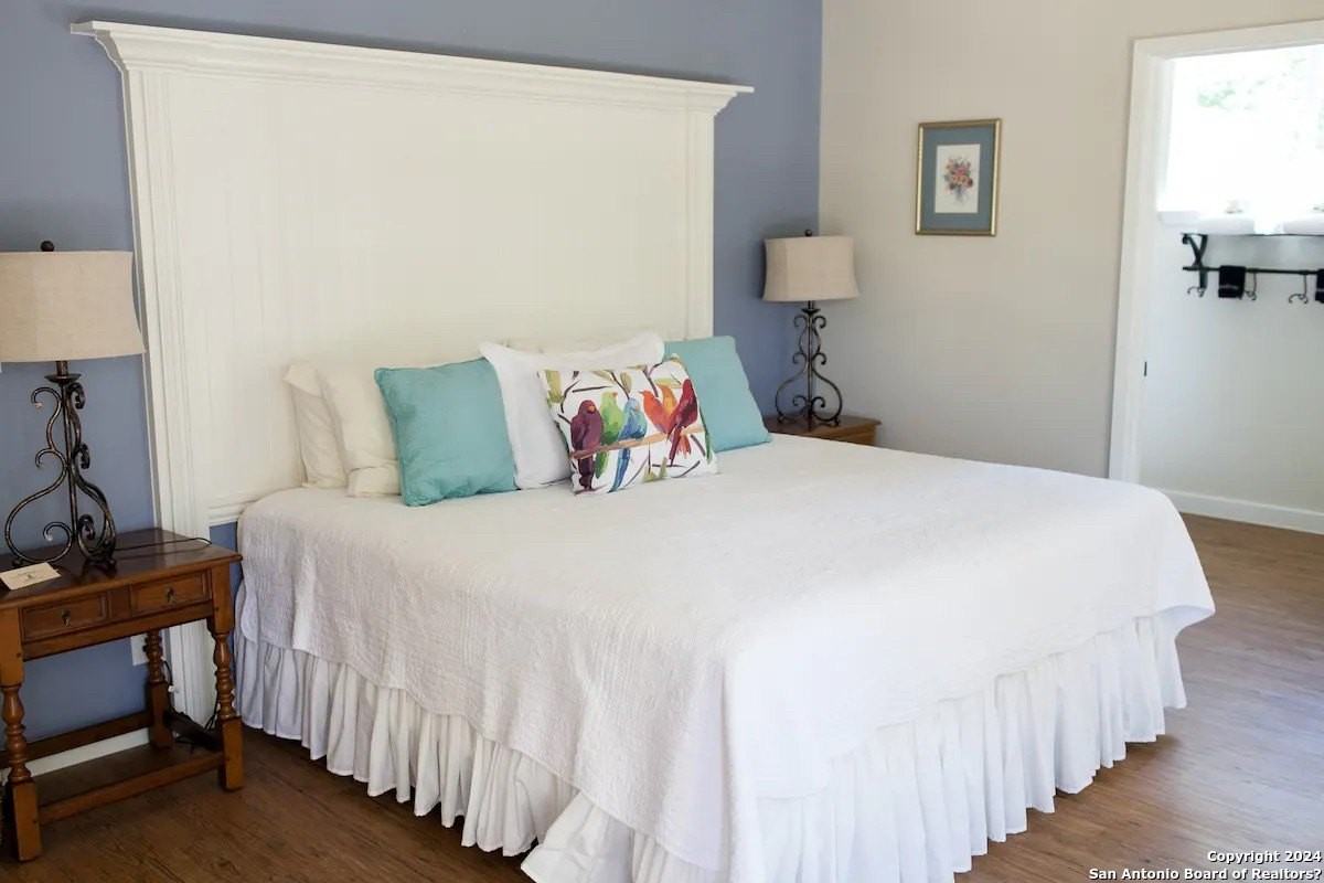 105 Ranch Road 473 - Photo 5 of 29