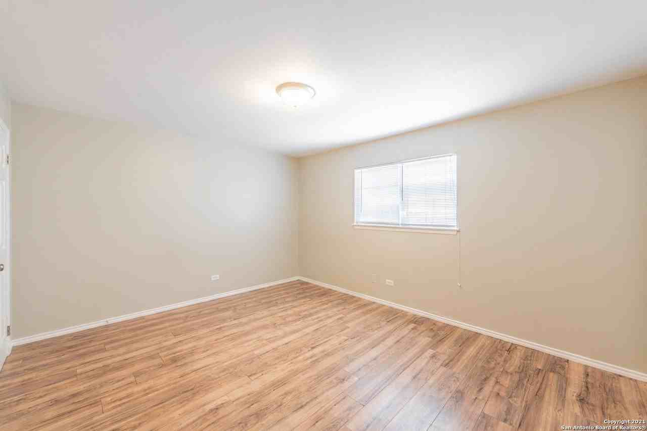 615 Vance Jackson Road #101 - Photo 7 of 12