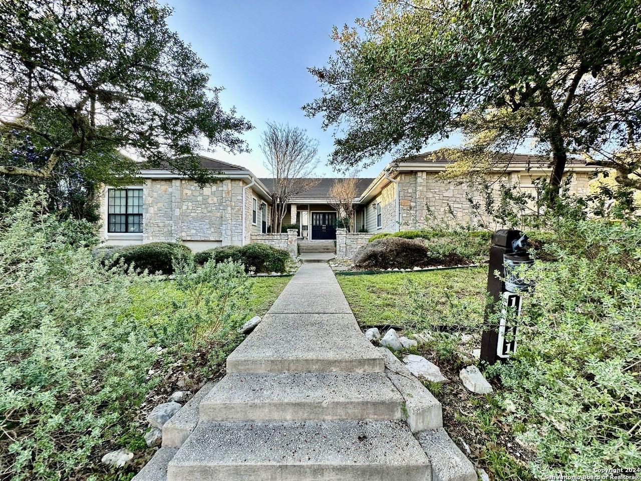 15931 Mission Ridge - Photo 3 of 33