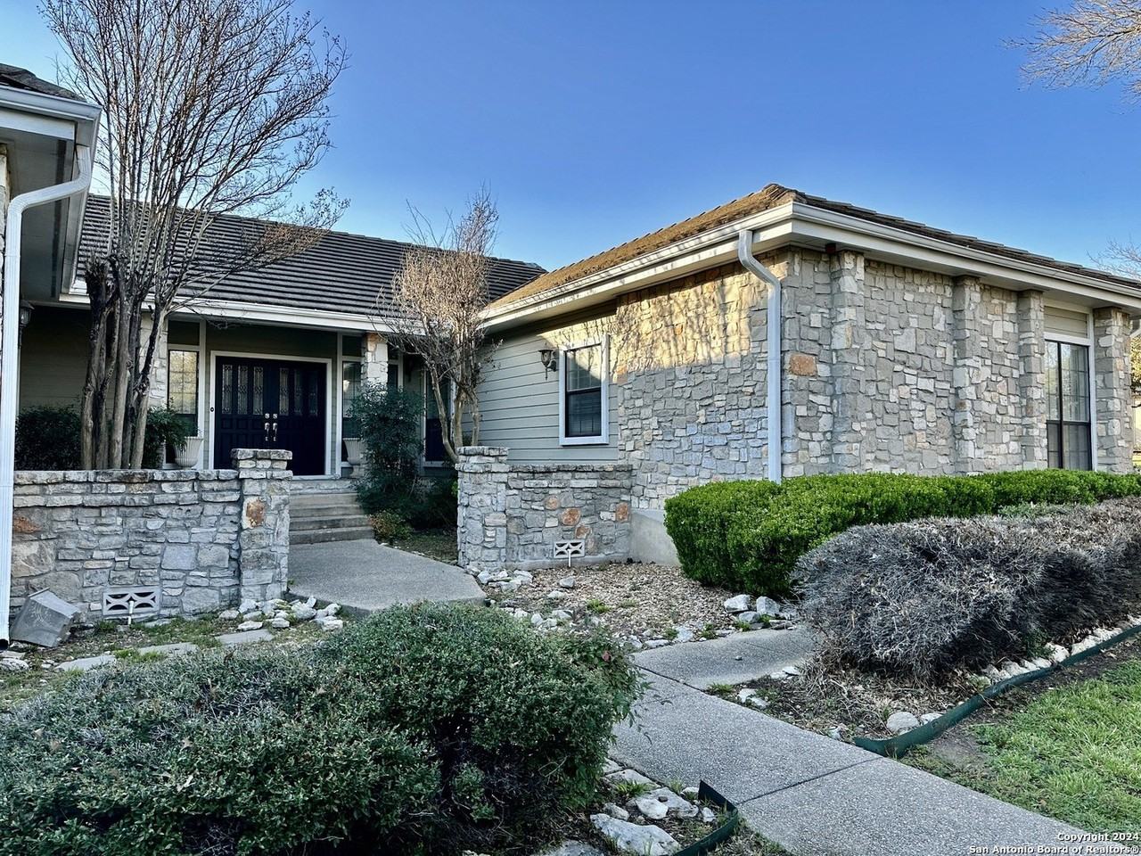 15931 Mission Ridge - Photo 4 of 33