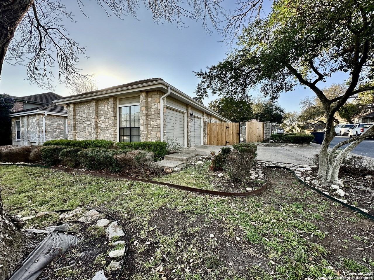 15931 Mission Ridge - Photo 6 of 33