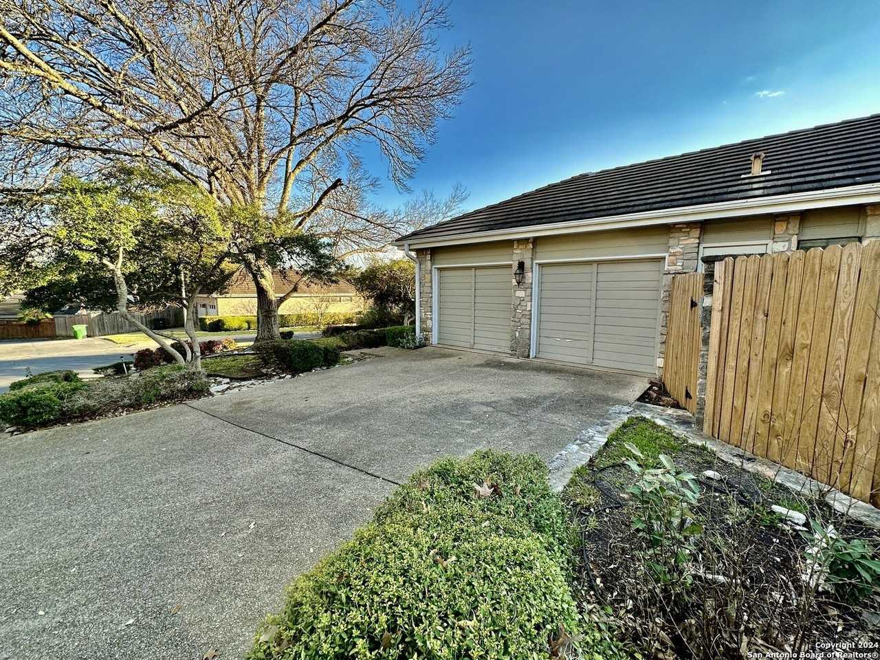 15931 Mission Ridge - Photo 7 of 33