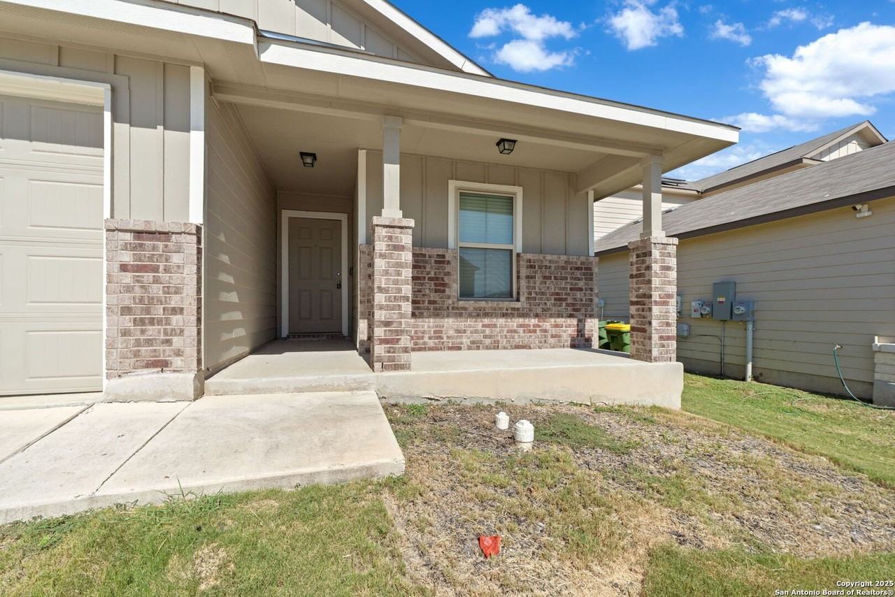 7730 Champion Creek - Photo 4 of 32