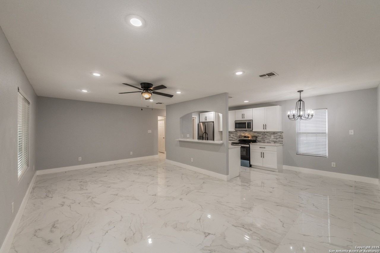 112 N Meadow St - Photo 2 of 24