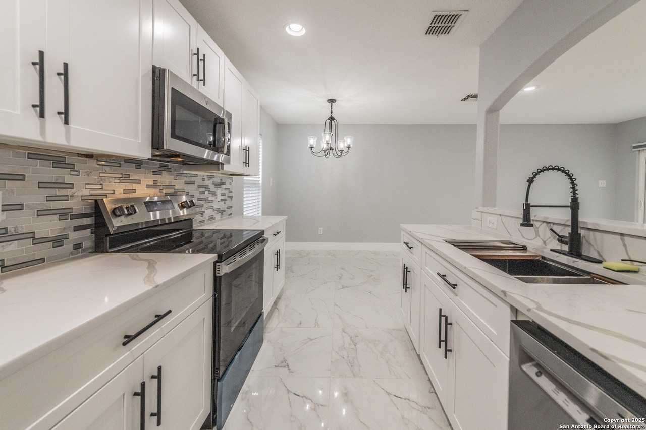 112 N Meadow St - Photo 5 of 24