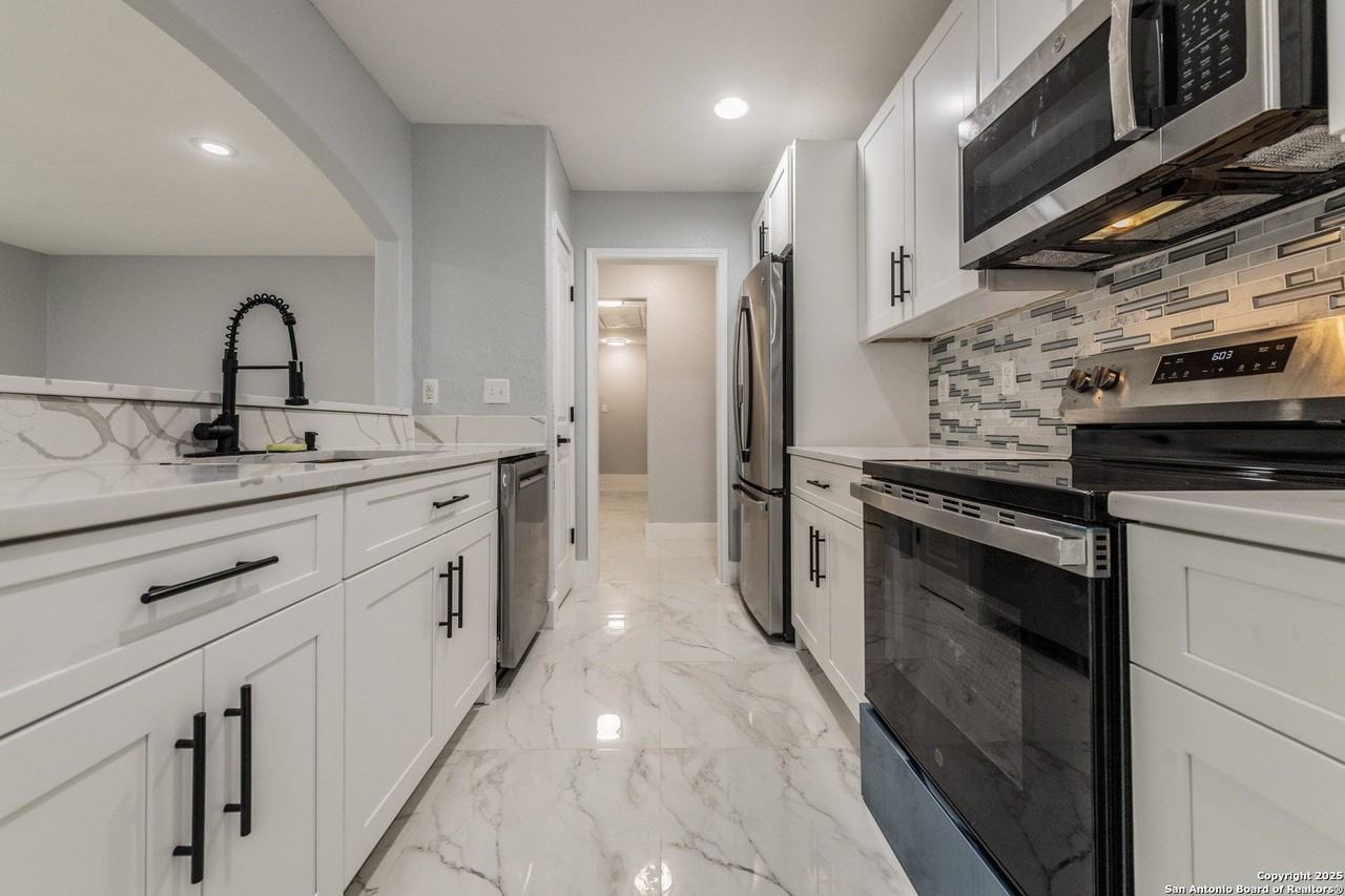 112 N Meadow St - Photo 7 of 24