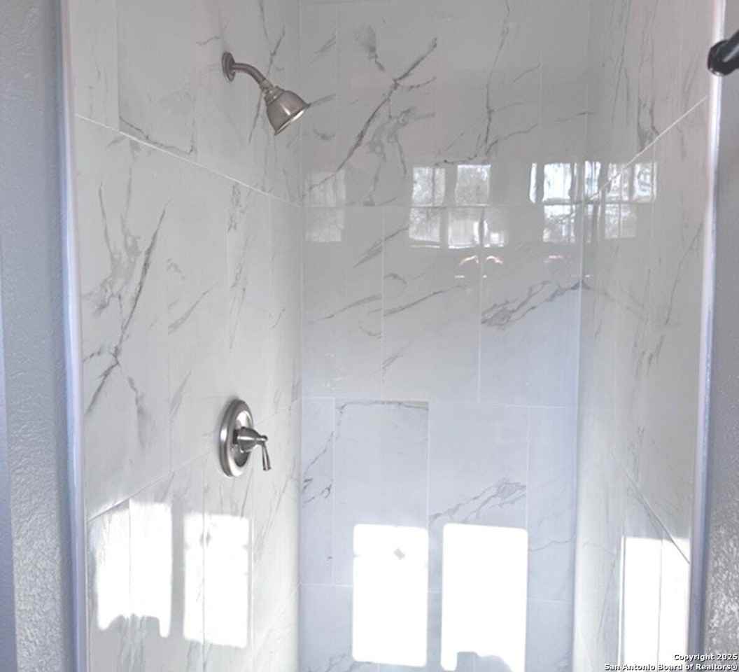 2215 Saint Anthony Avenue - Photo 5 of 31