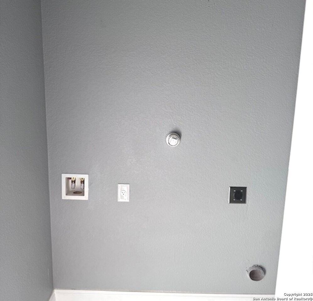 2215 Saint Anthony Avenue - Photo 7 of 31