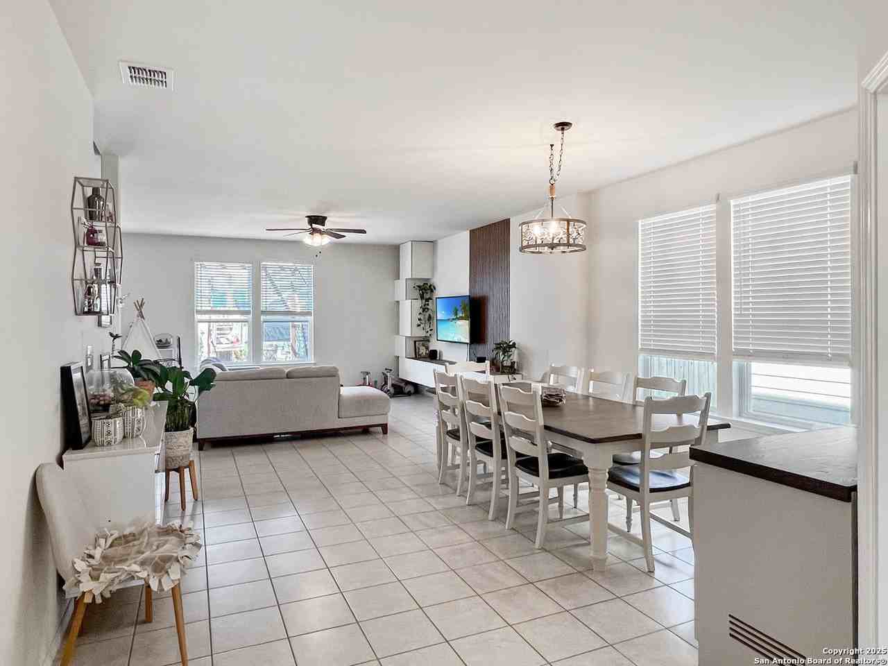 428 Holly Bush - Photo 4 of 34