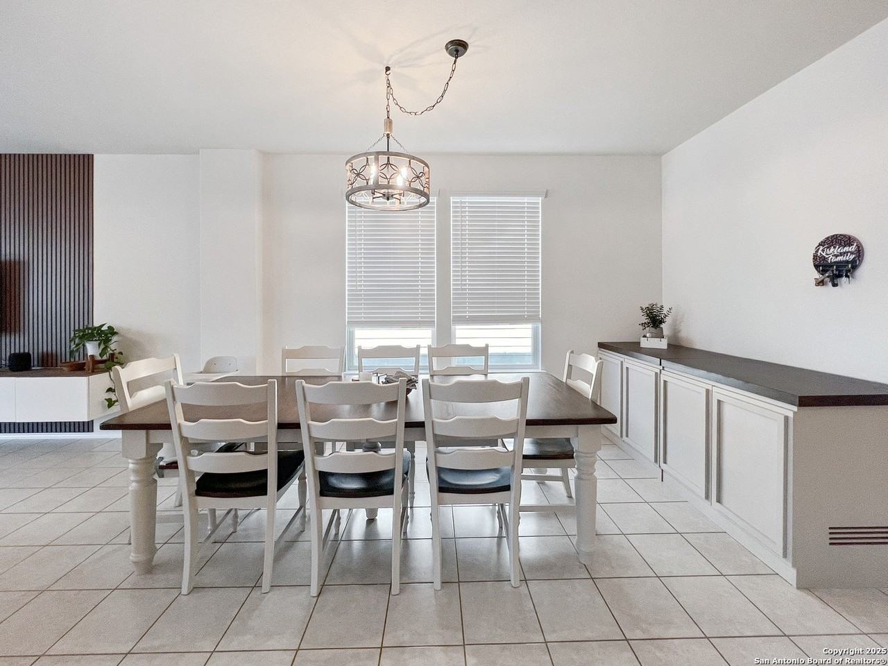 428 Holly Bush - Photo 5 of 34